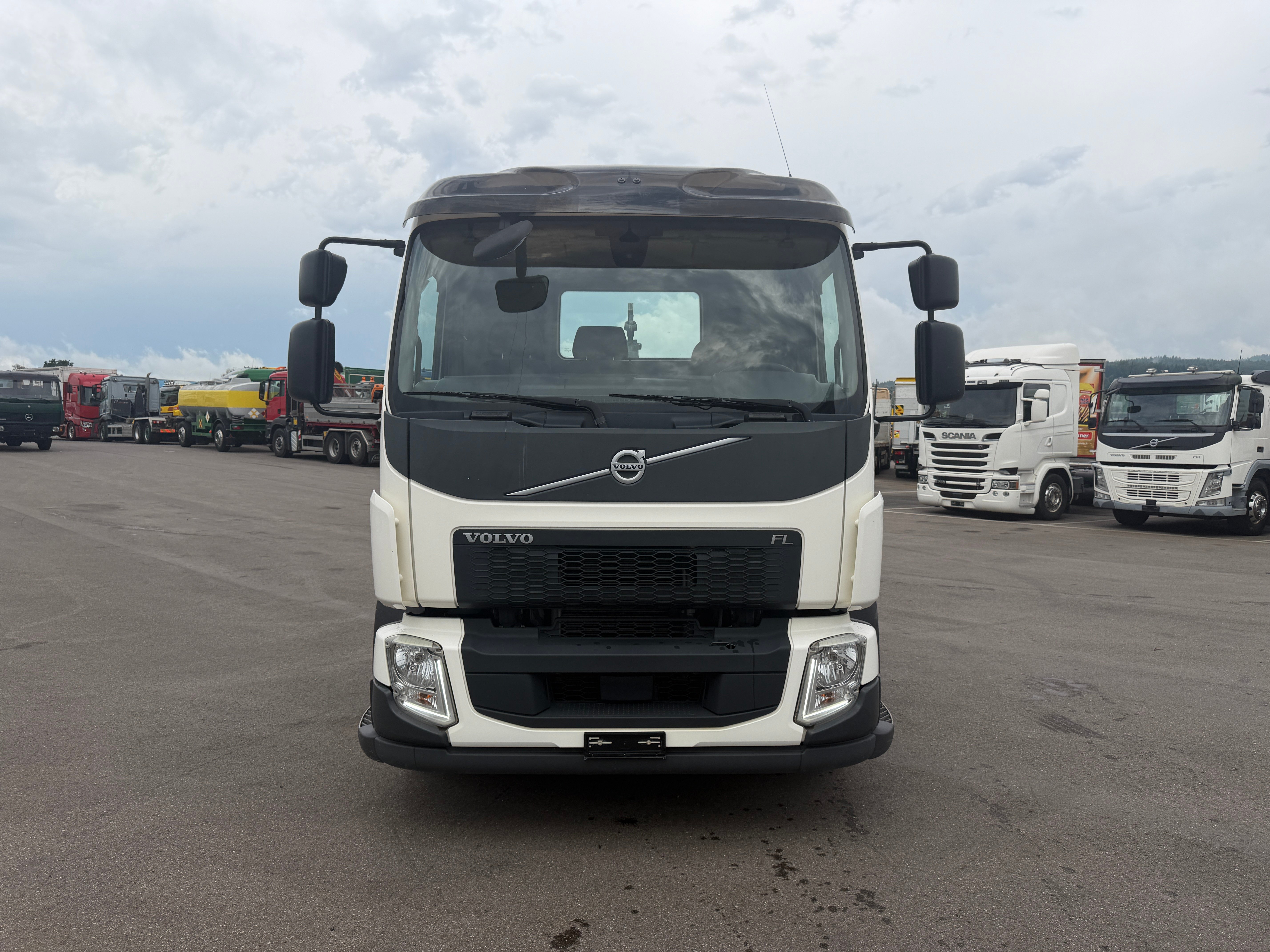 MOTO6625_2958602 vehicle image