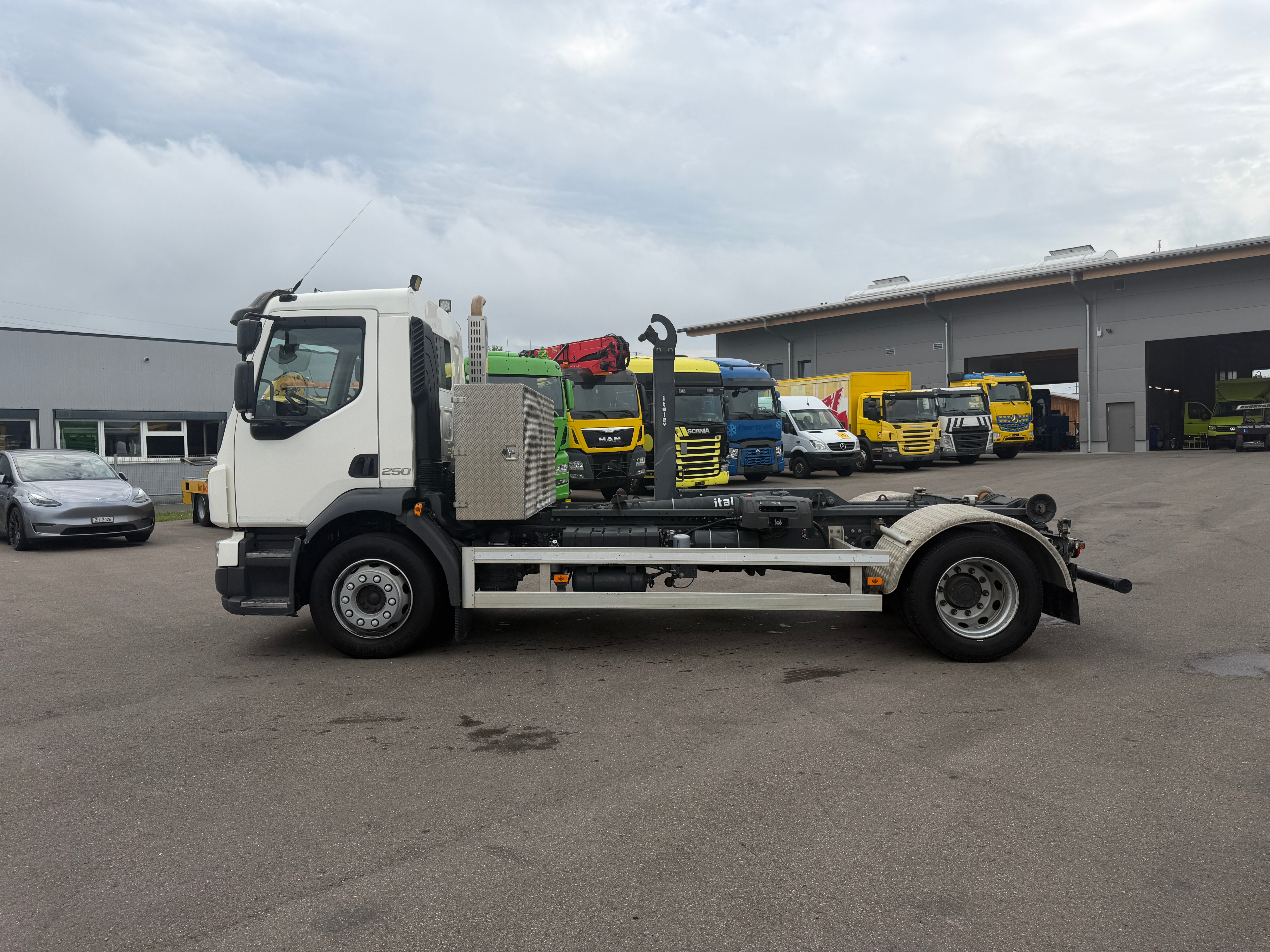MOTO6625_2958602 vehicle image