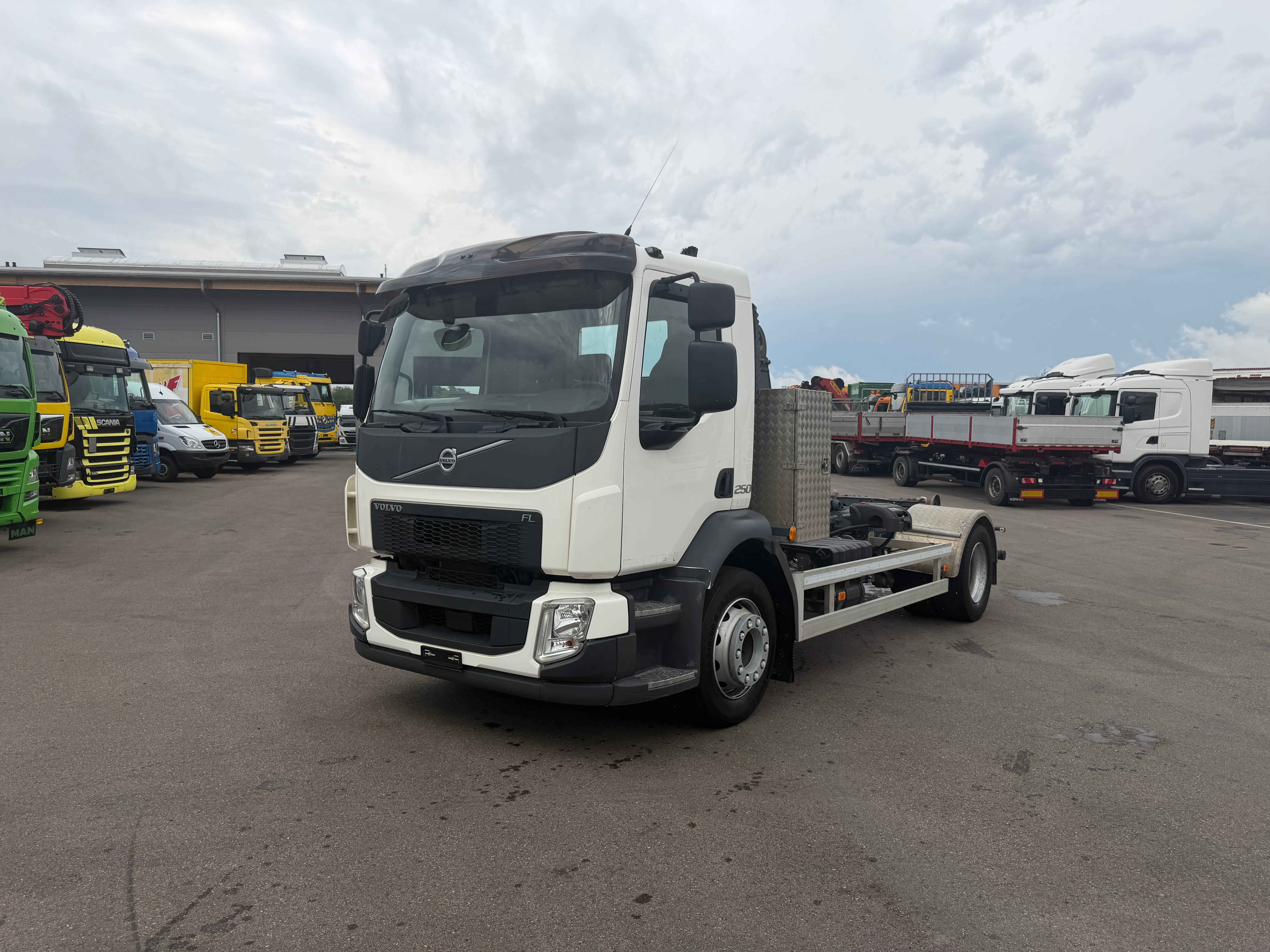 MOTO6625_2958602 vehicle image