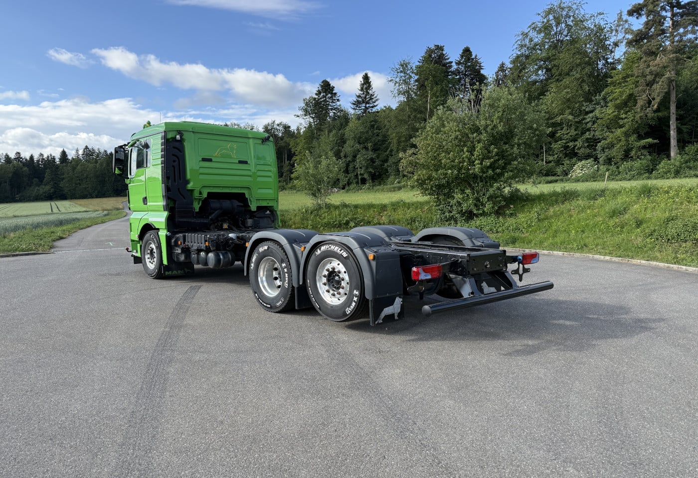 MOTO6625_2930733 vehicle image