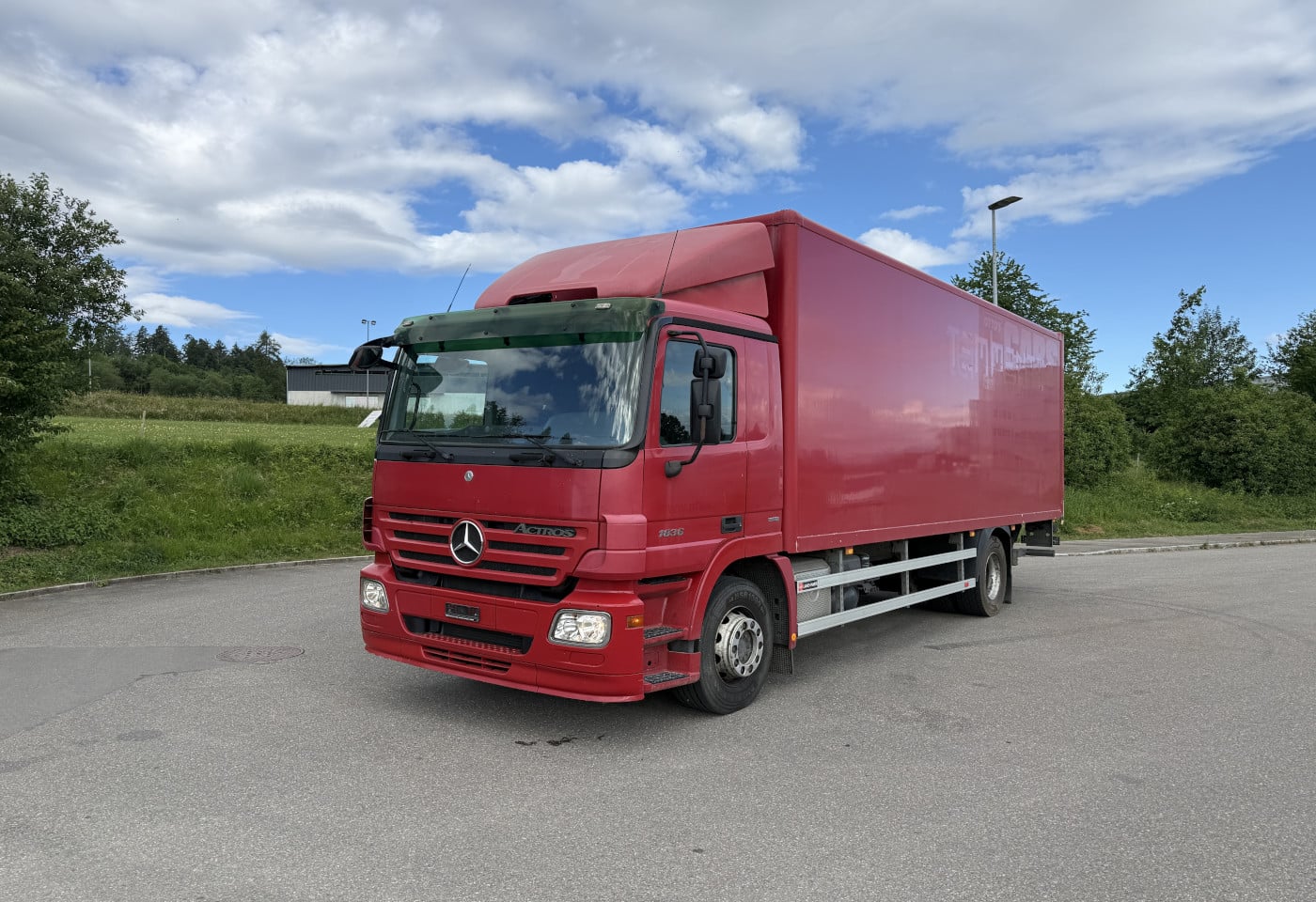 MOTO6625_2930730 vehicle image