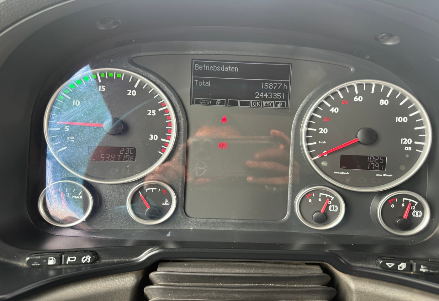 MOTO6625_2945568 vehicle image