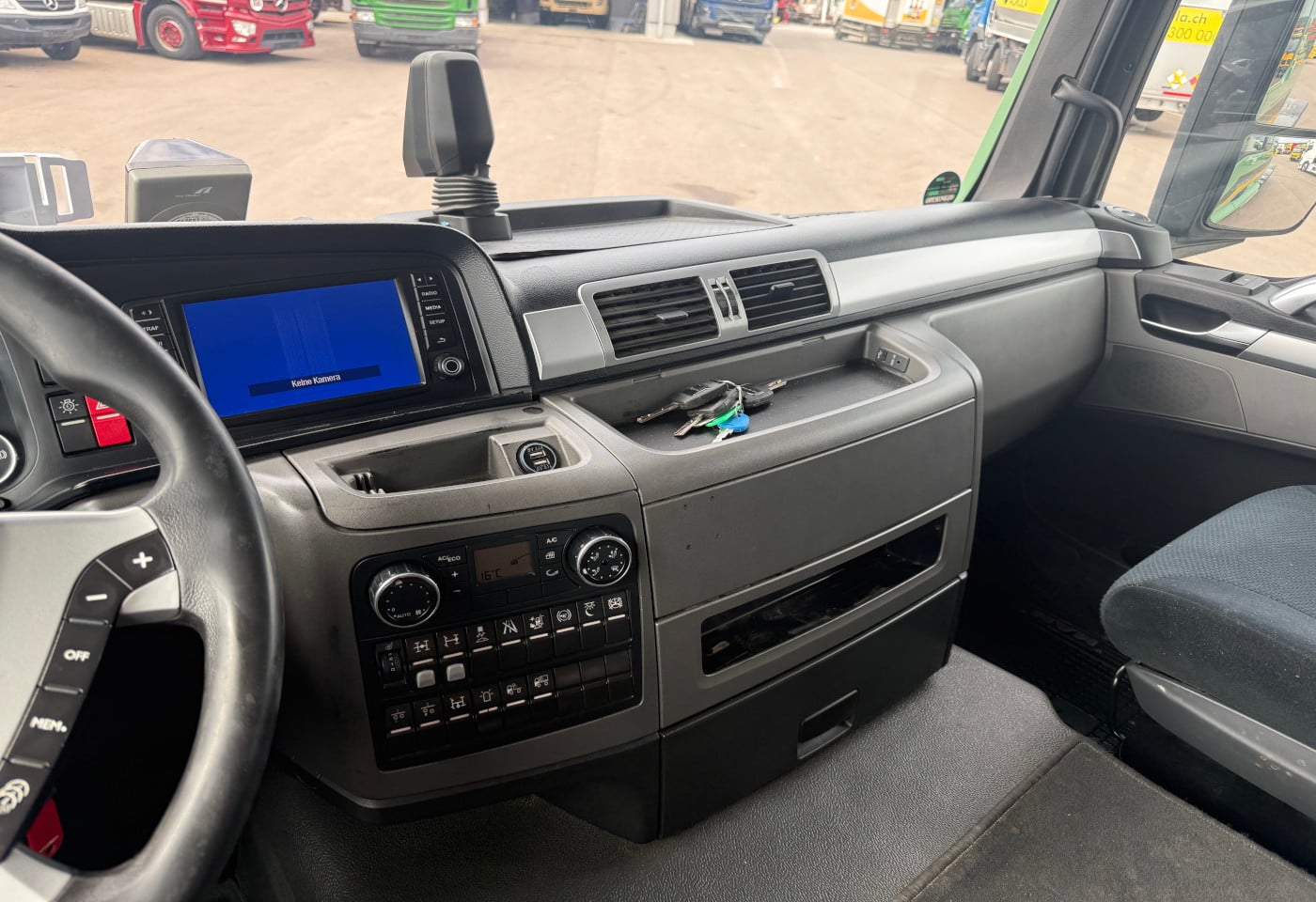 MOTO6625_2945568 vehicle image