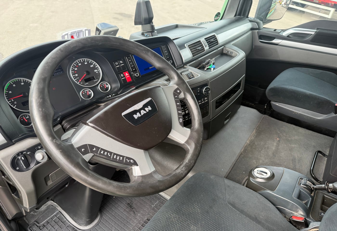 MOTO6625_2945568 vehicle image