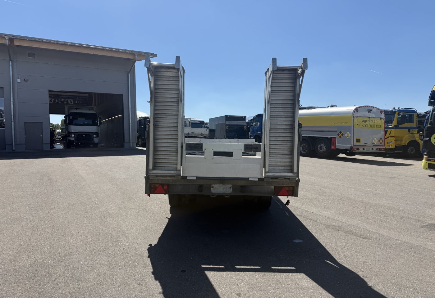 MOTO6625_2946548 vehicle image