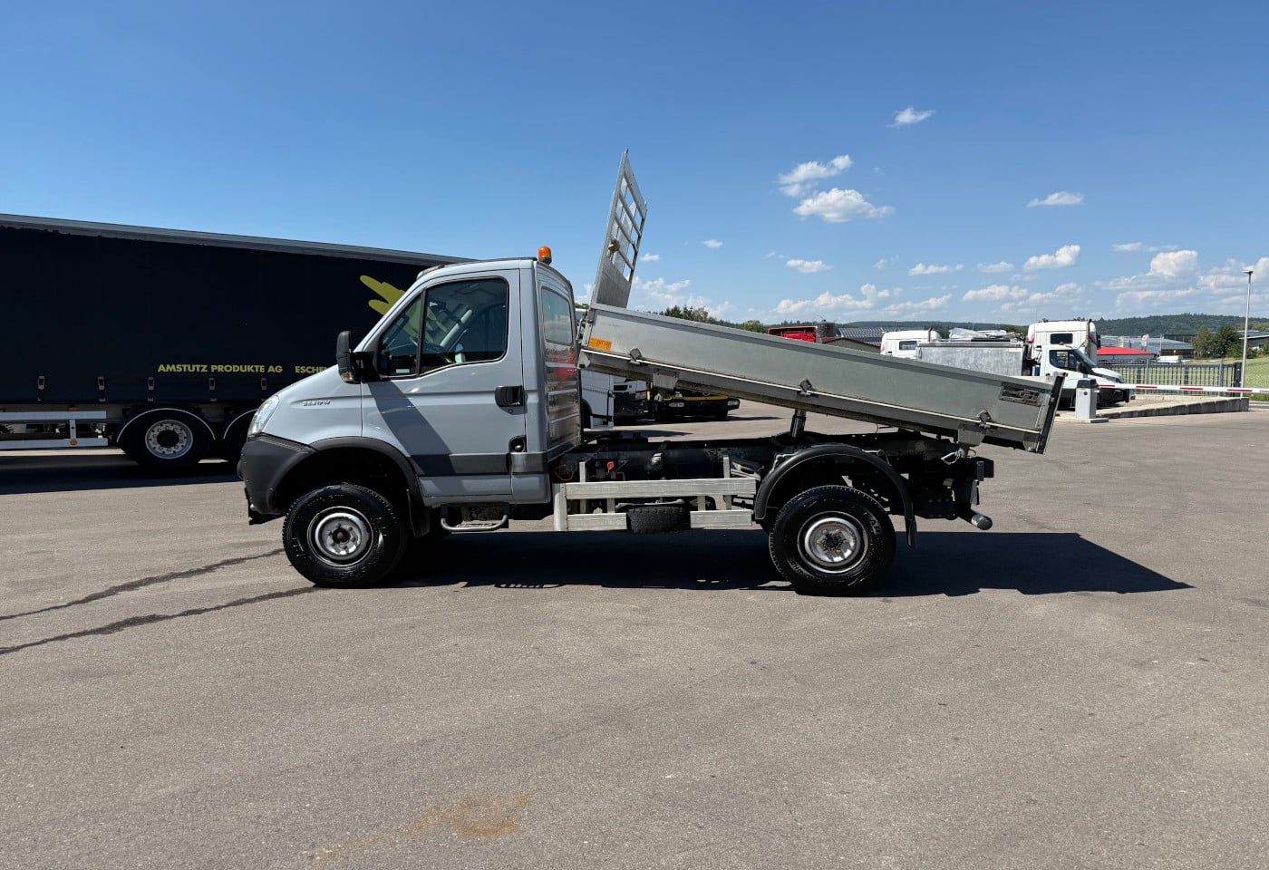 MOTO6625_2949288 vehicle image