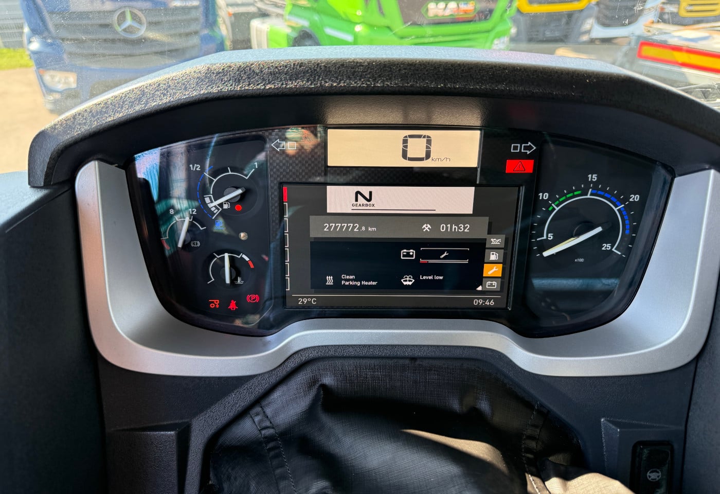 MOTO6625_2948848 vehicle image