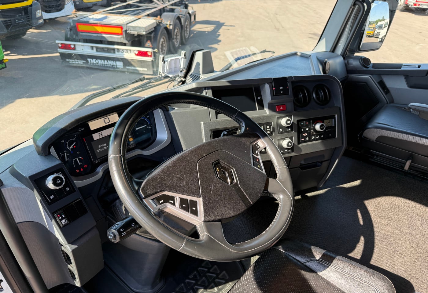 MOTO6625_2948848 vehicle image