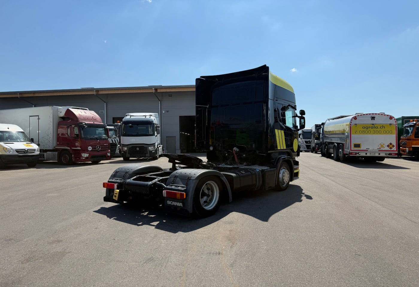 MOTO6625_2948434 vehicle image