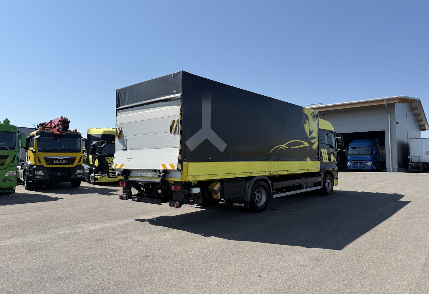 MOTO6625_2952505 vehicle image