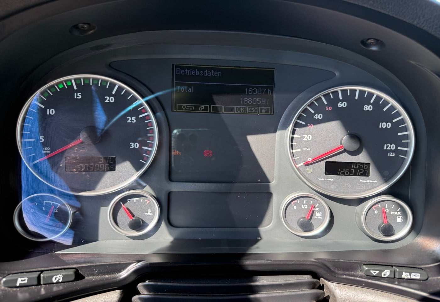 MOTO6625_2952505 vehicle image