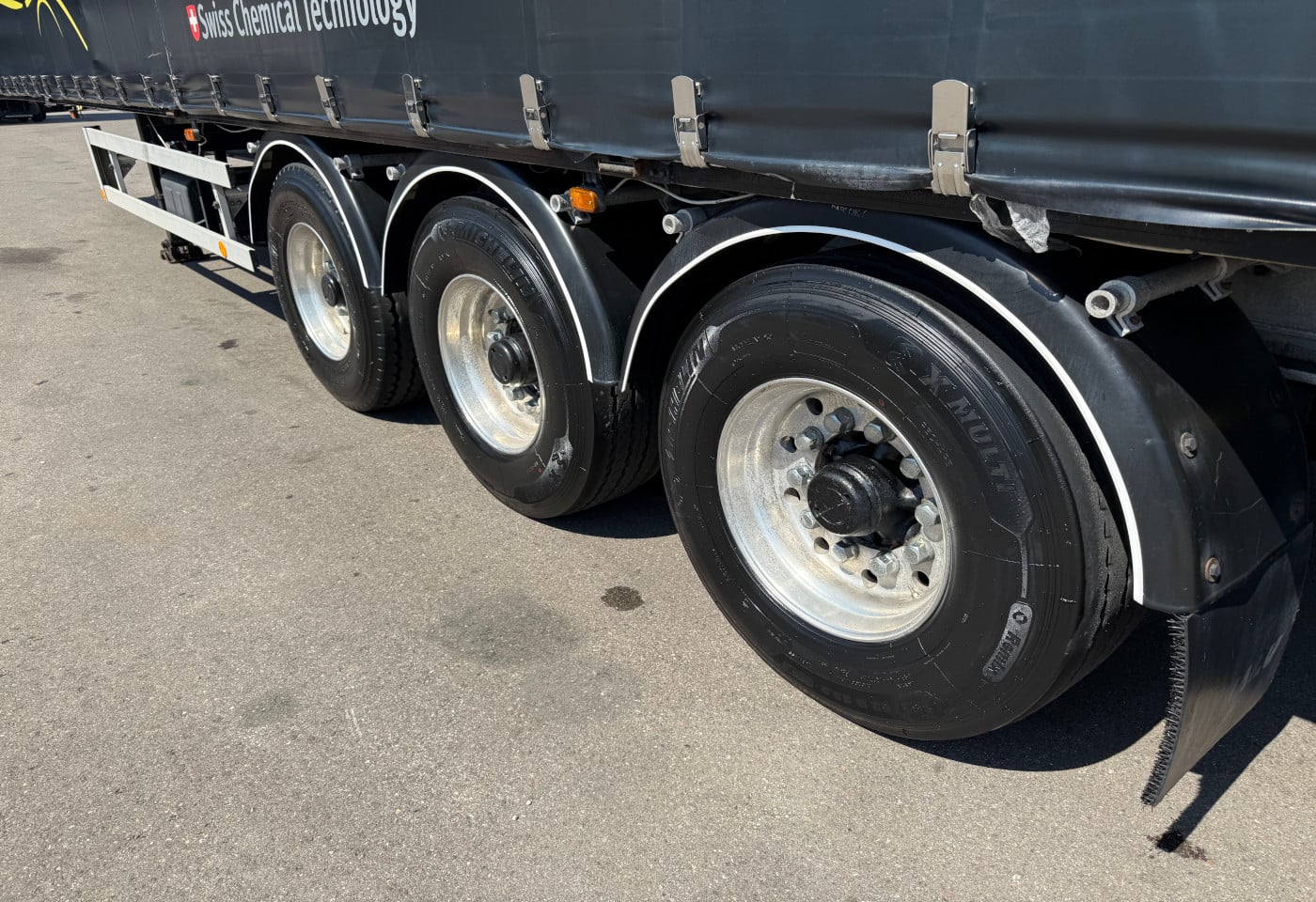 MOTO6625_2951036 vehicle image