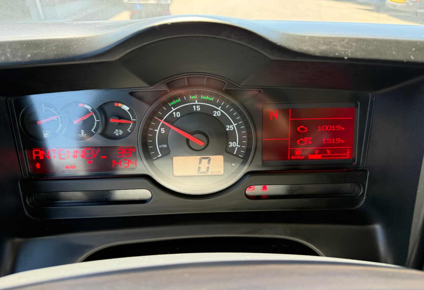 MOTO6625_2952930 vehicle image
