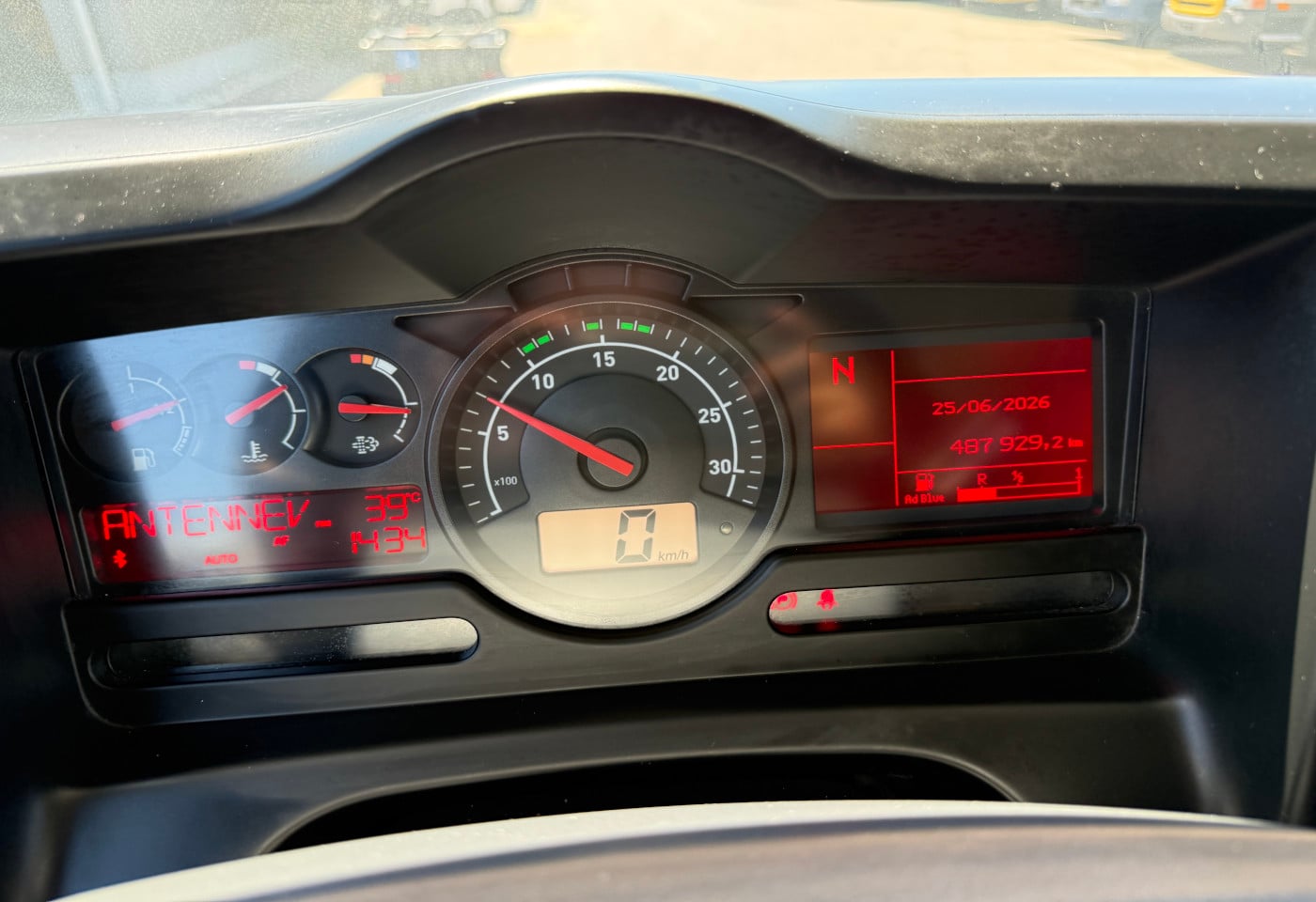 MOTO6625_2952930 vehicle image
