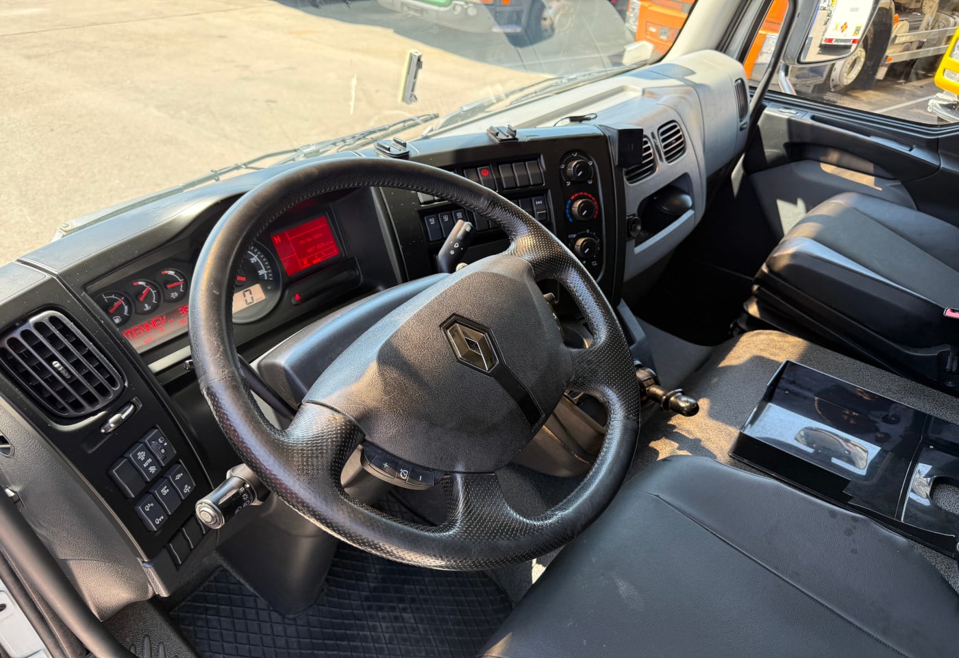 MOTO6625_2952930 vehicle image