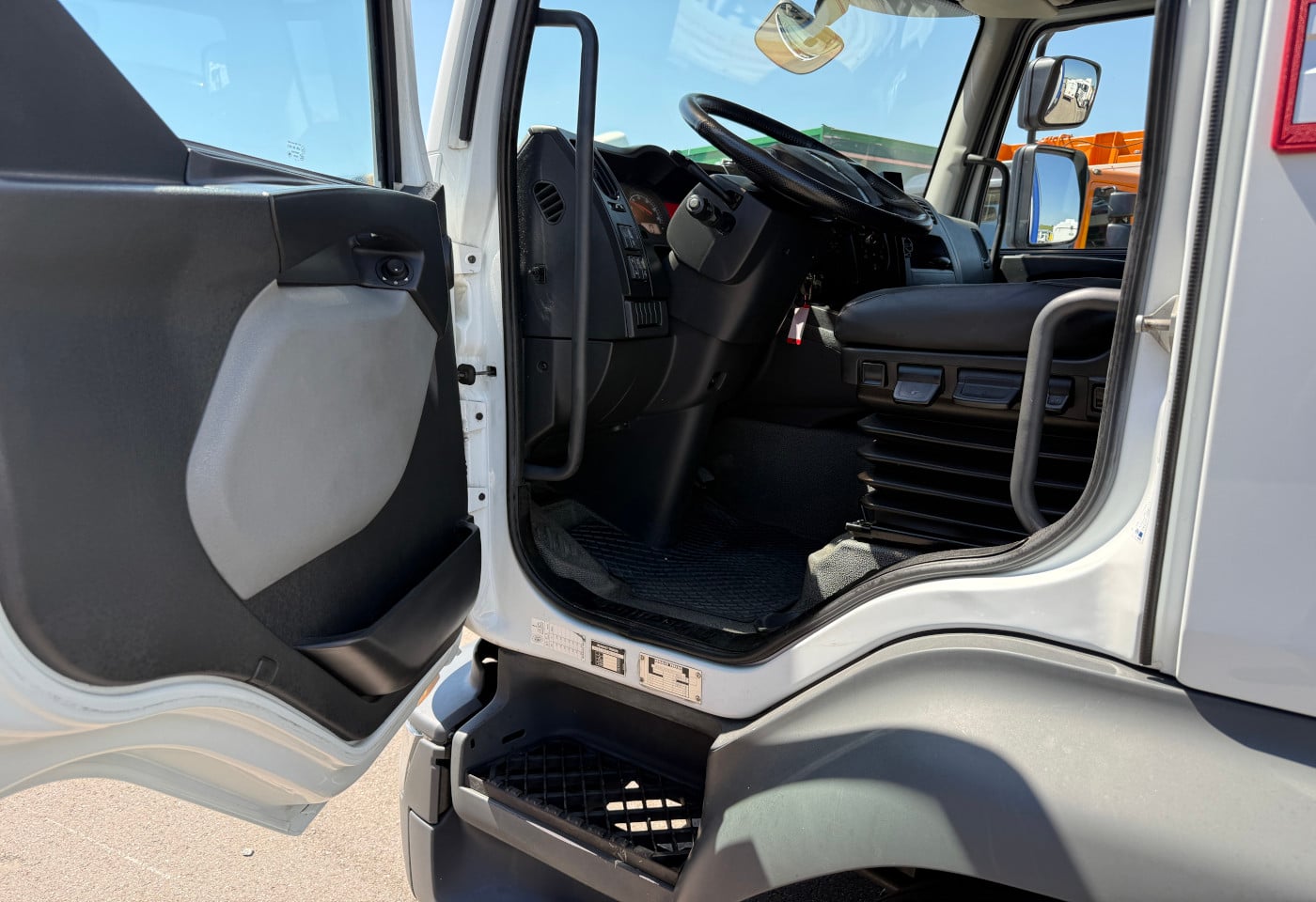 MOTO6625_2952930 vehicle image
