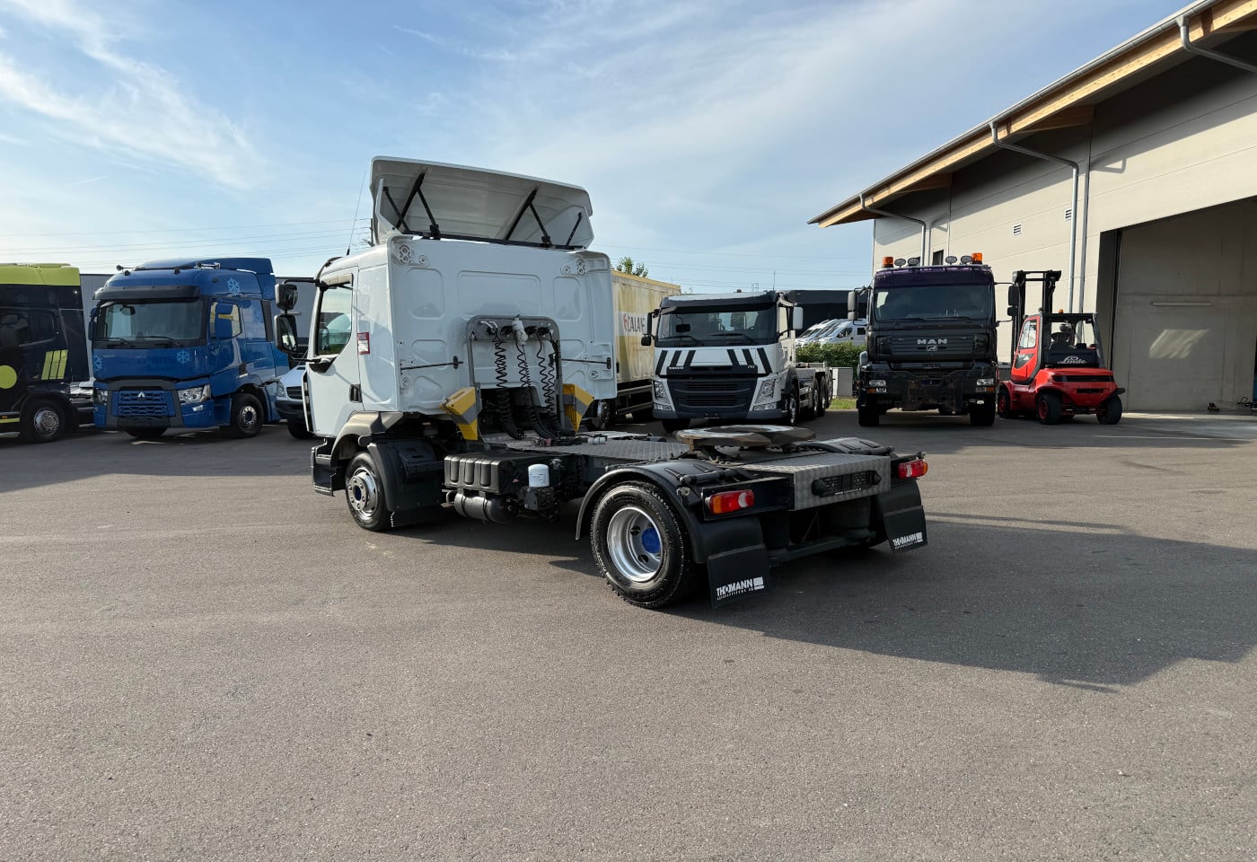MOTO6625_2952930 vehicle image
