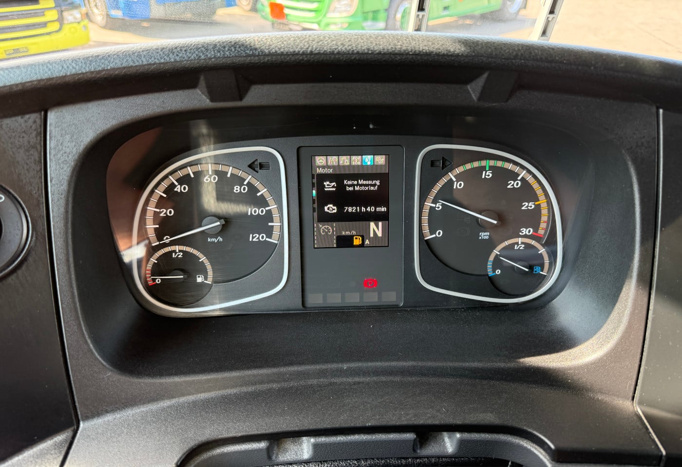 MOTO6625_2952510 vehicle image