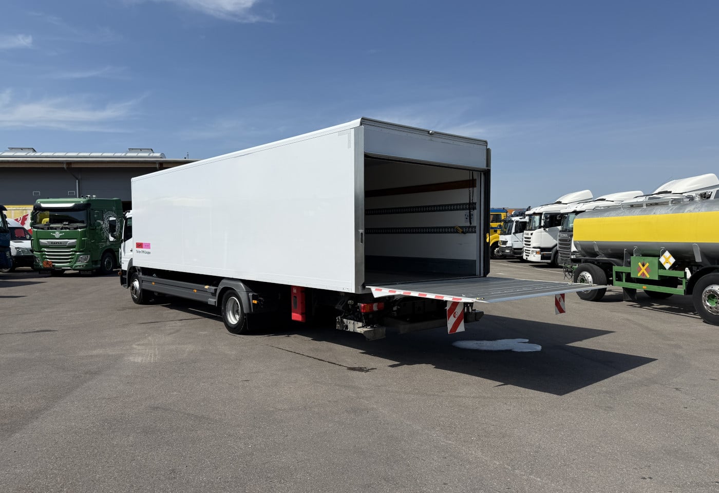 MOTO6625_2952510 vehicle image