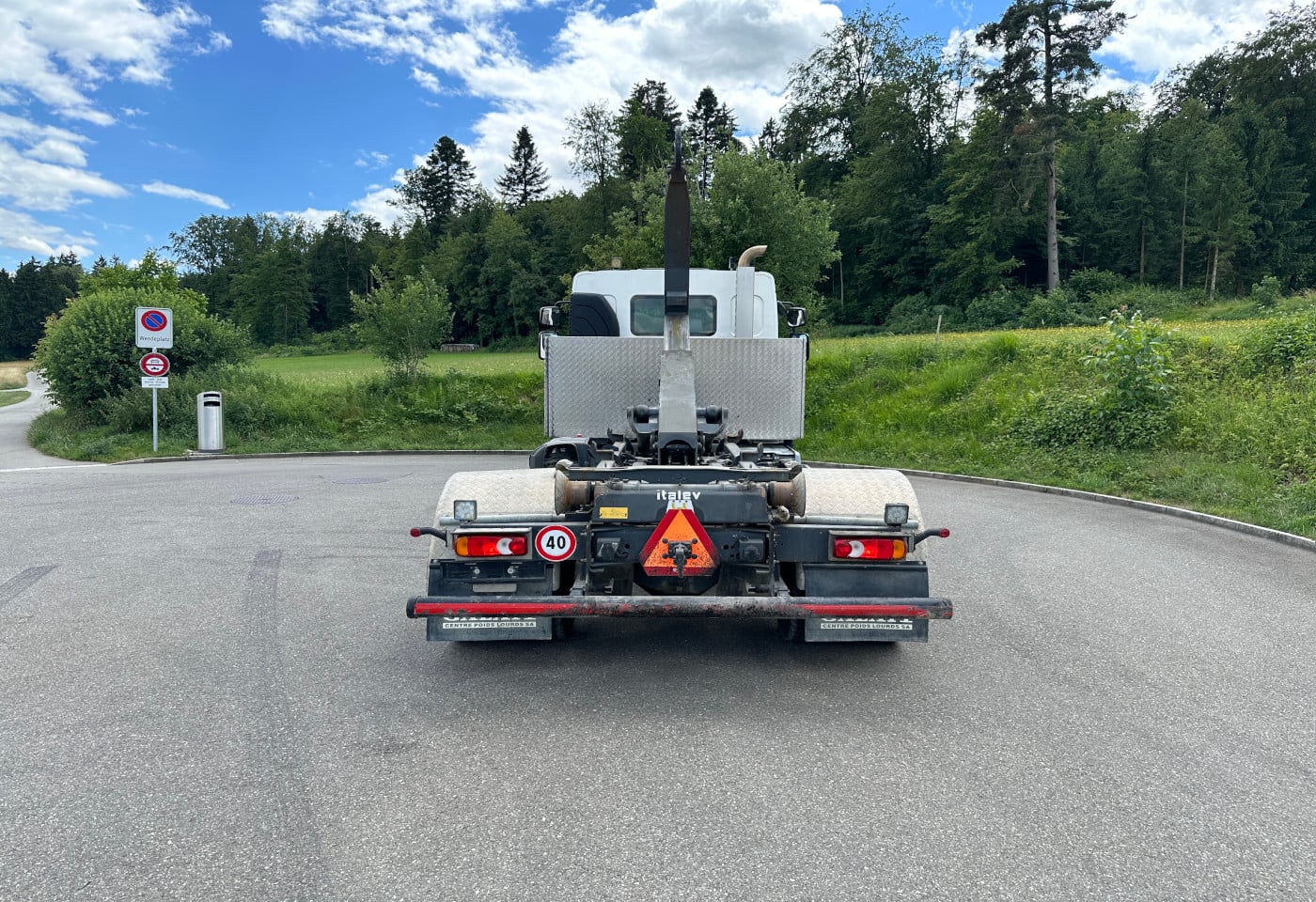 MOTO6625_2940537 vehicle image