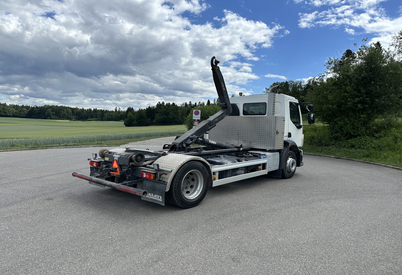 MOTO6625_2940537 vehicle image
