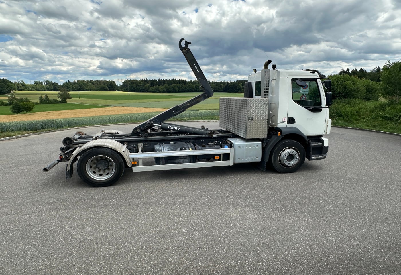 MOTO6625_2940537 vehicle image