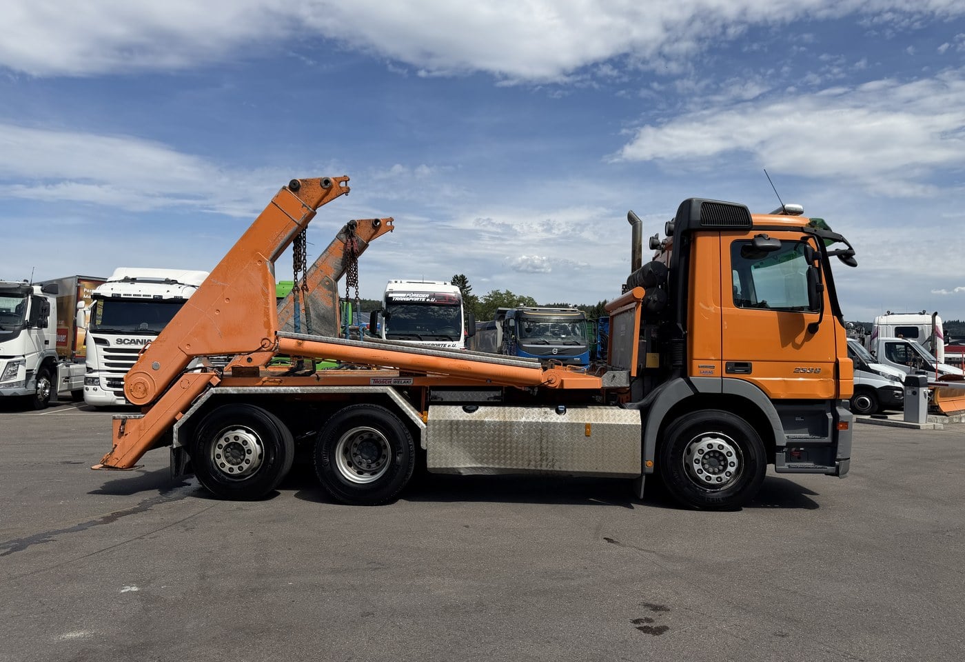 MOTO6625_2963953 vehicle image