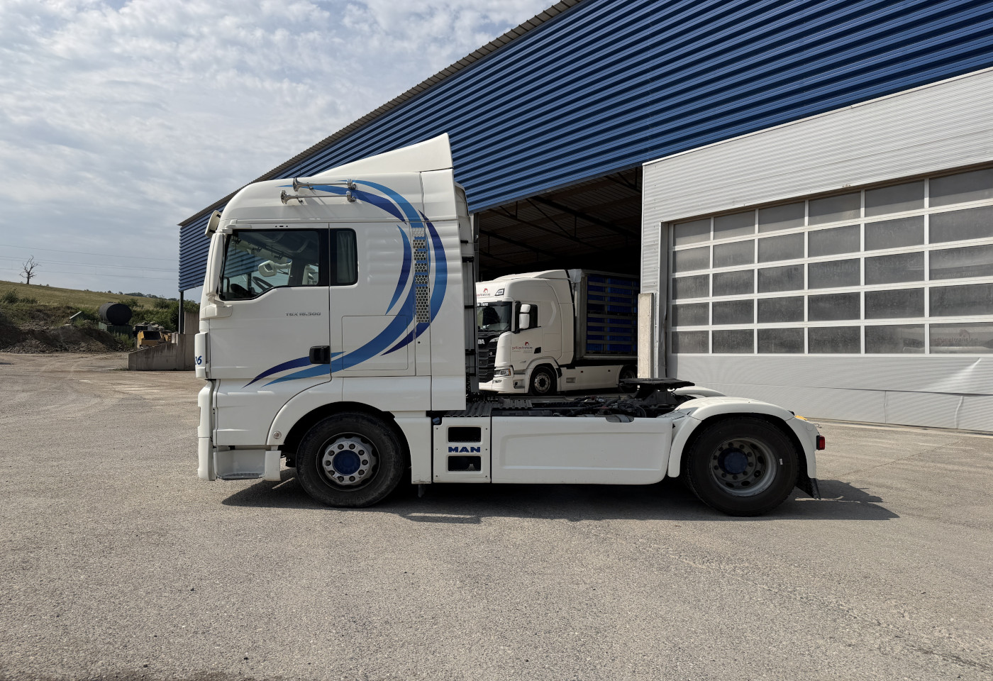 MOTO6625_2975825 vehicle image