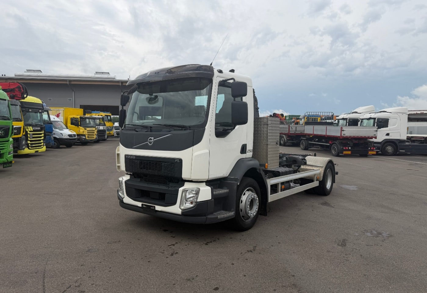 MOTO6625_2959156 vehicle image