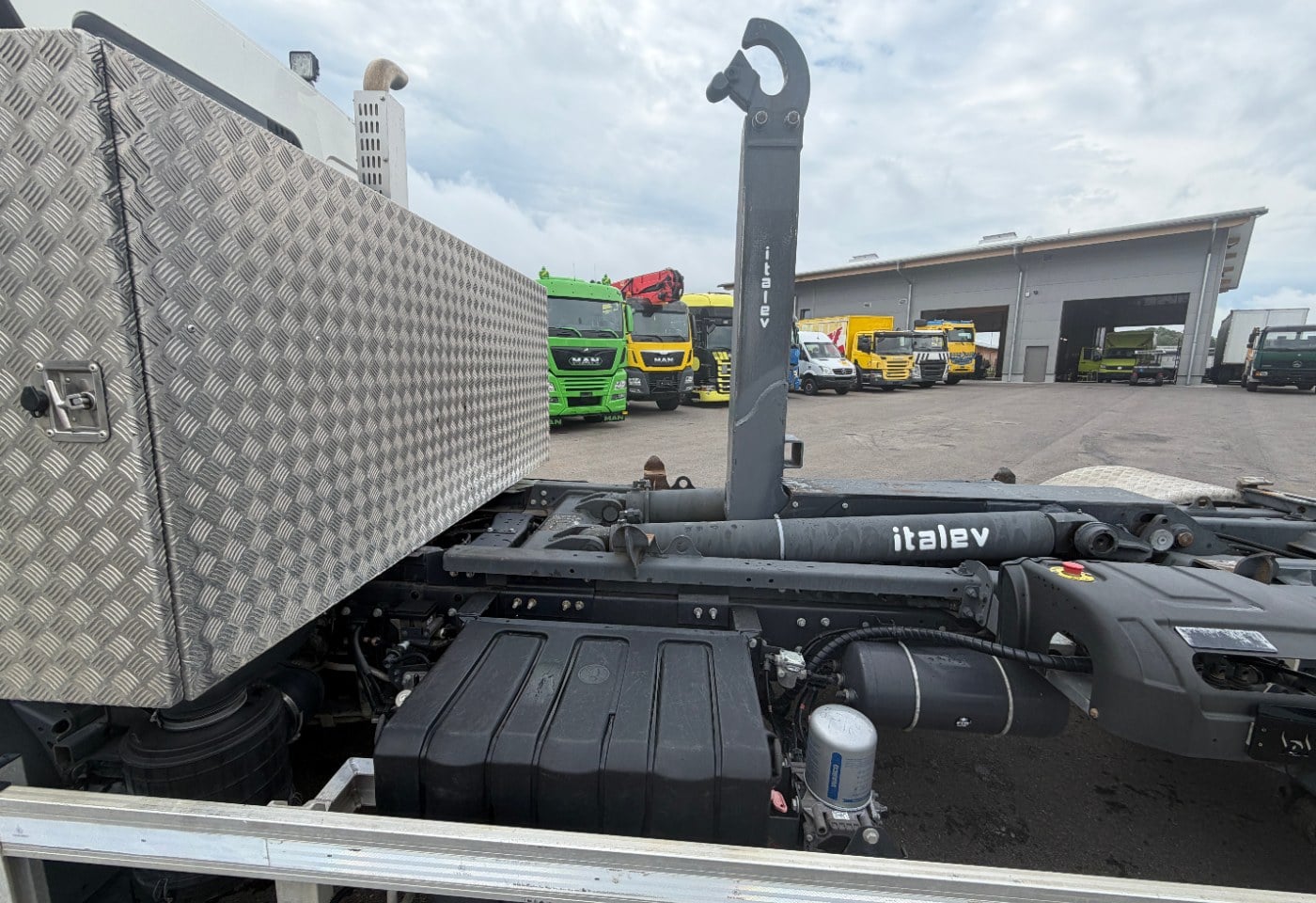 MOTO6625_2959156 vehicle image