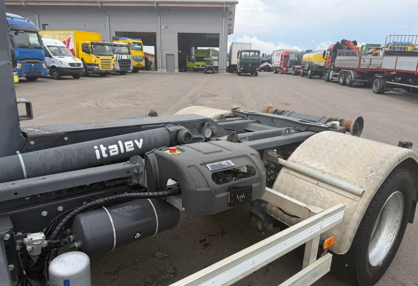 MOTO6625_2959156 vehicle image