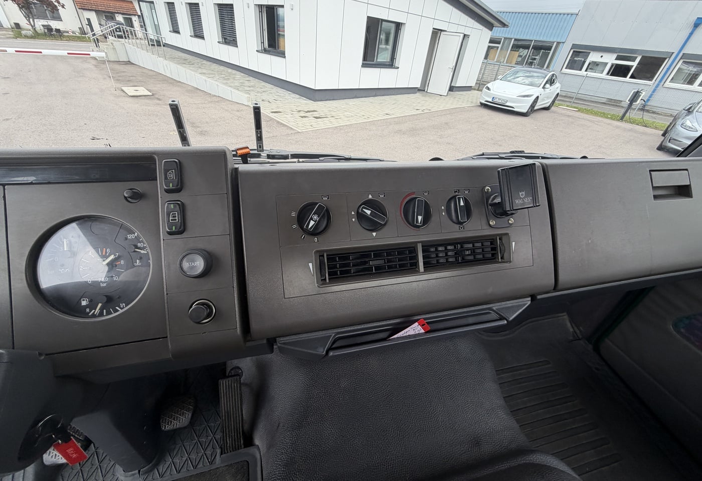 MOTO6625_2959793 vehicle image