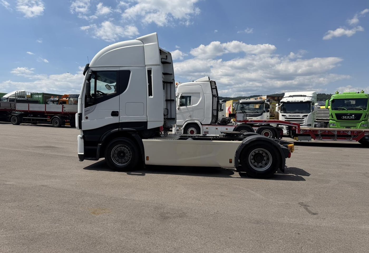 MOTO6625_2959442 vehicle image