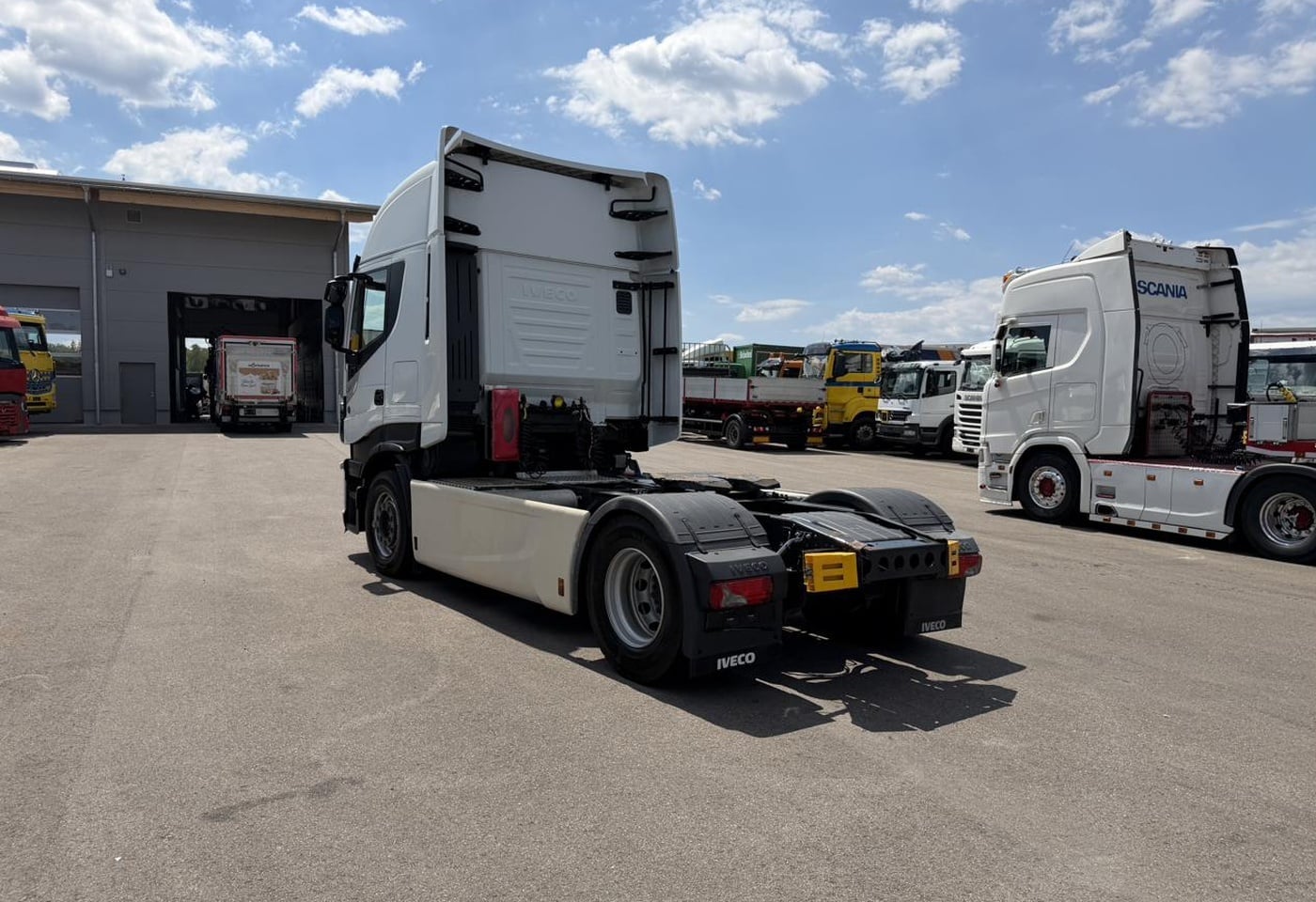 MOTO6625_2959442 vehicle image