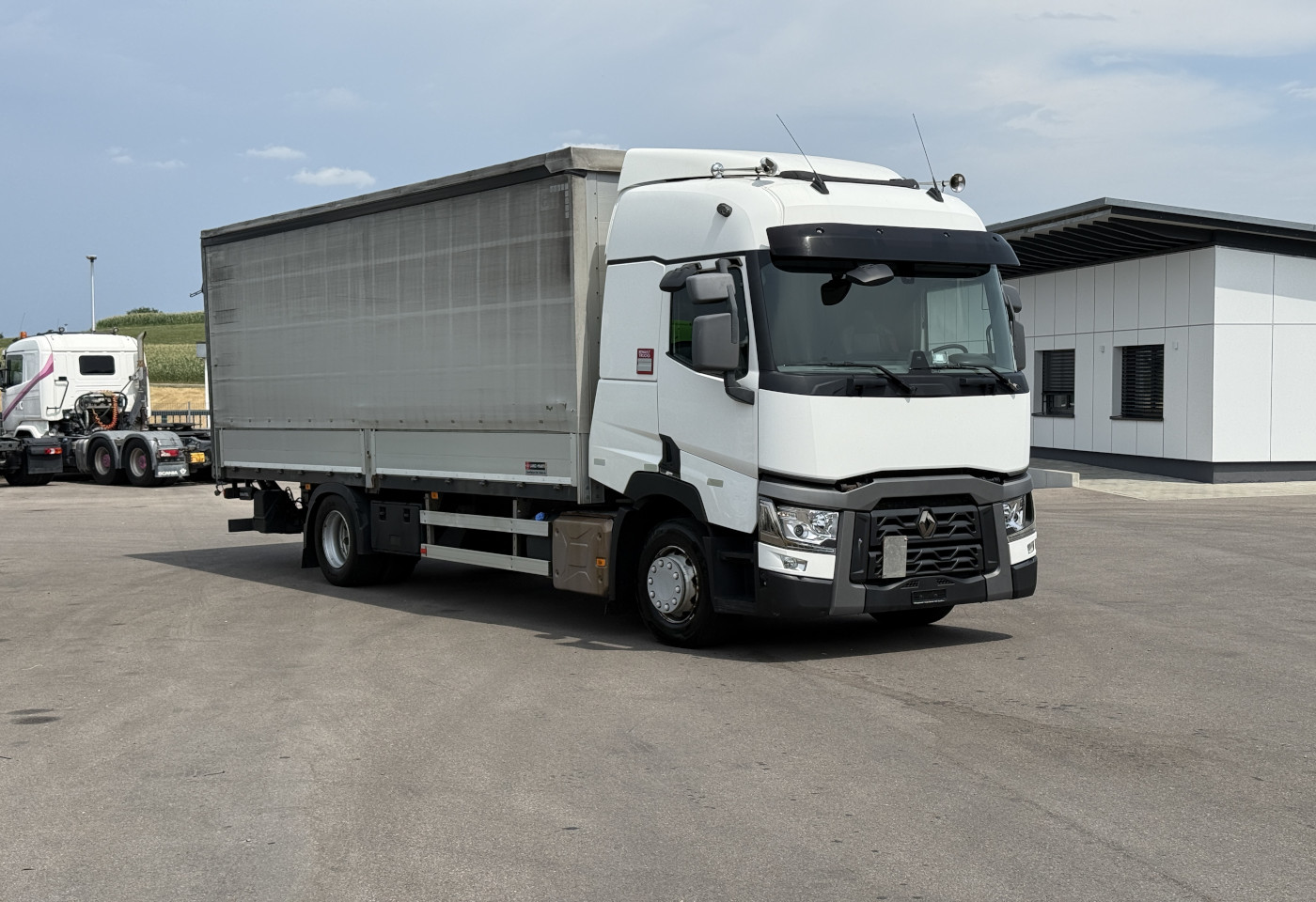 MOTO6625_2975068 vehicle image
