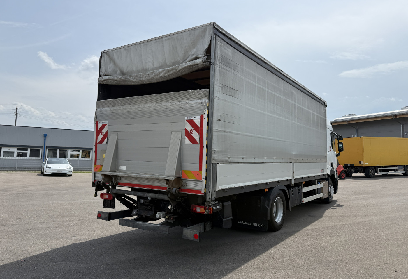MOTO6625_2975068 vehicle image