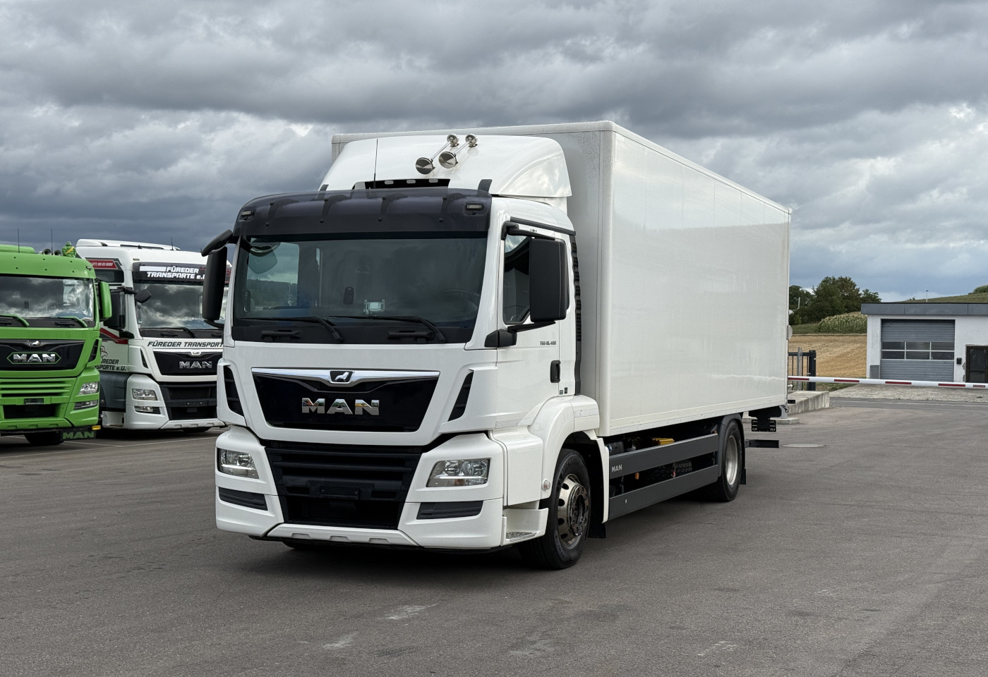 MOTO6625_2991441 vehicle image