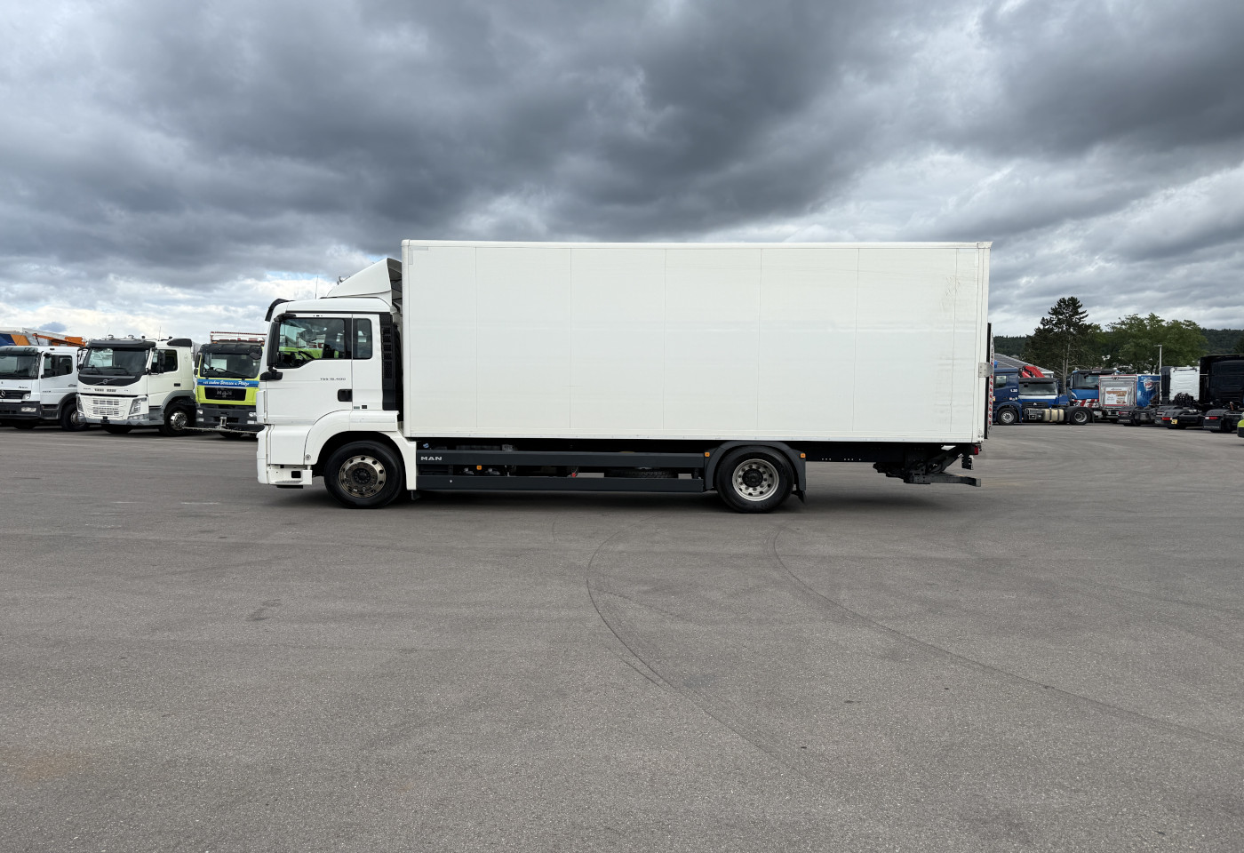 MOTO6625_2991441 vehicle image