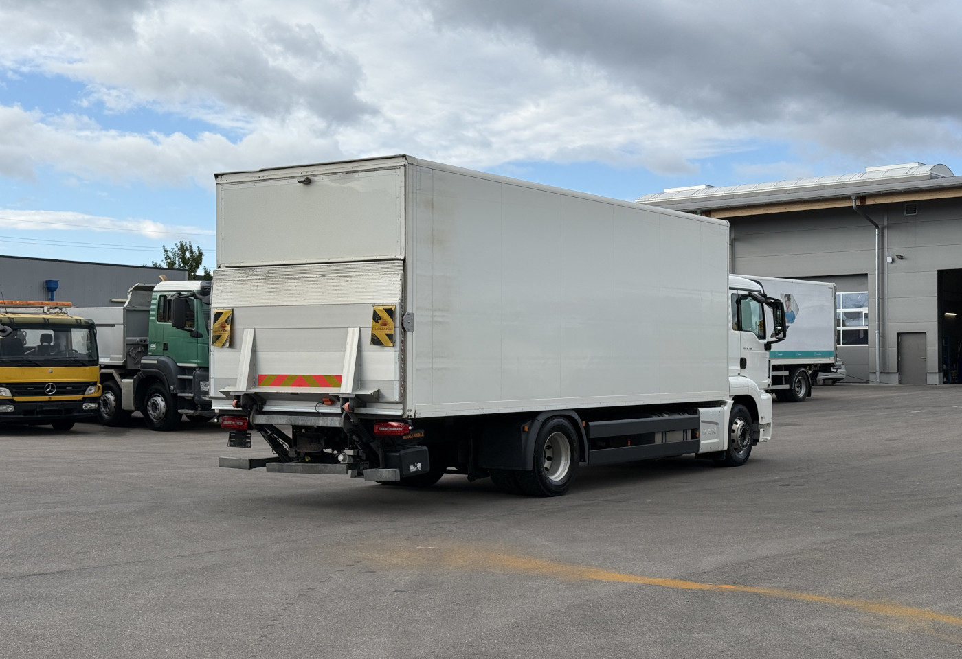 MOTO6625_2991441 vehicle image