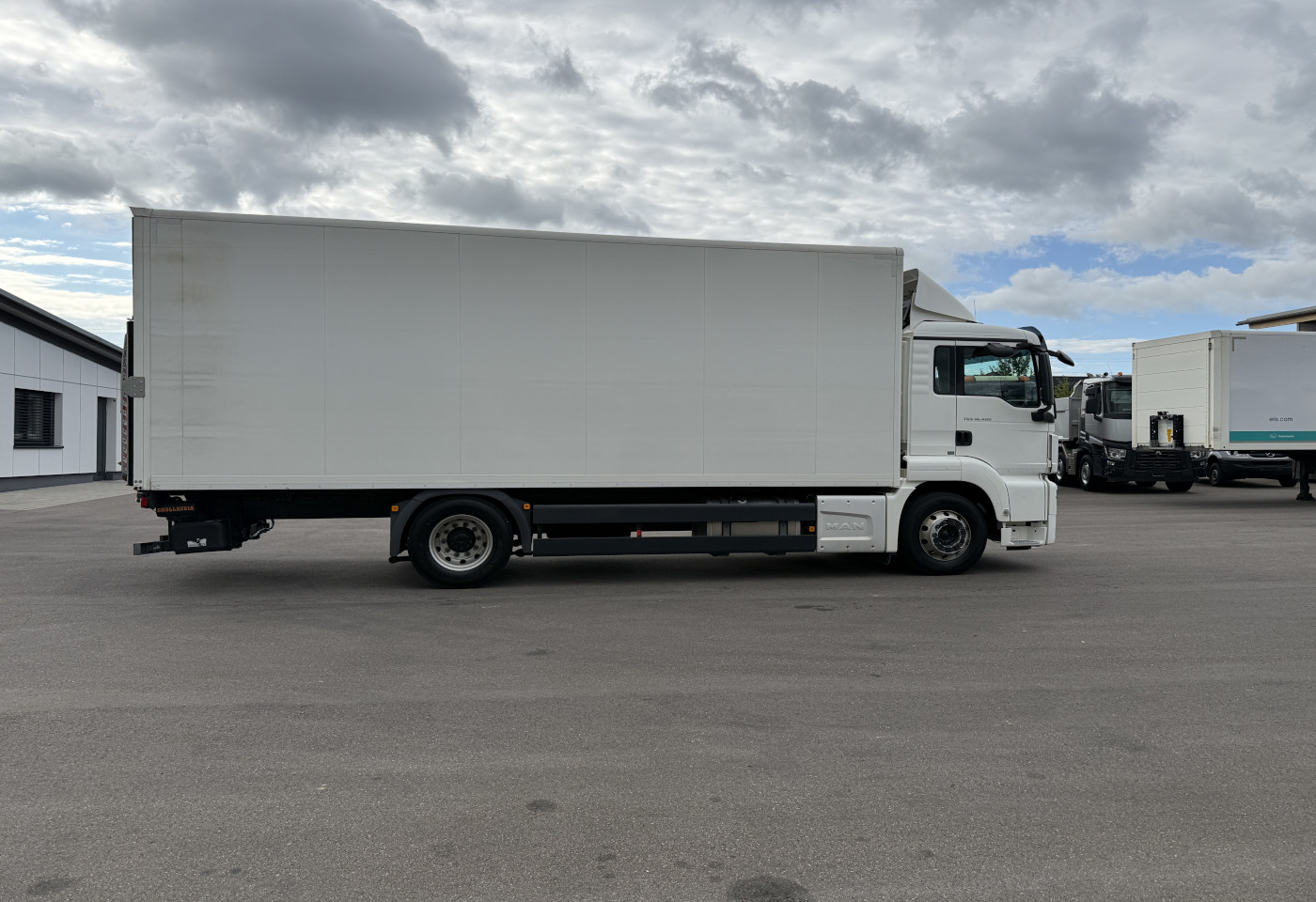 MOTO6625_2991441 vehicle image