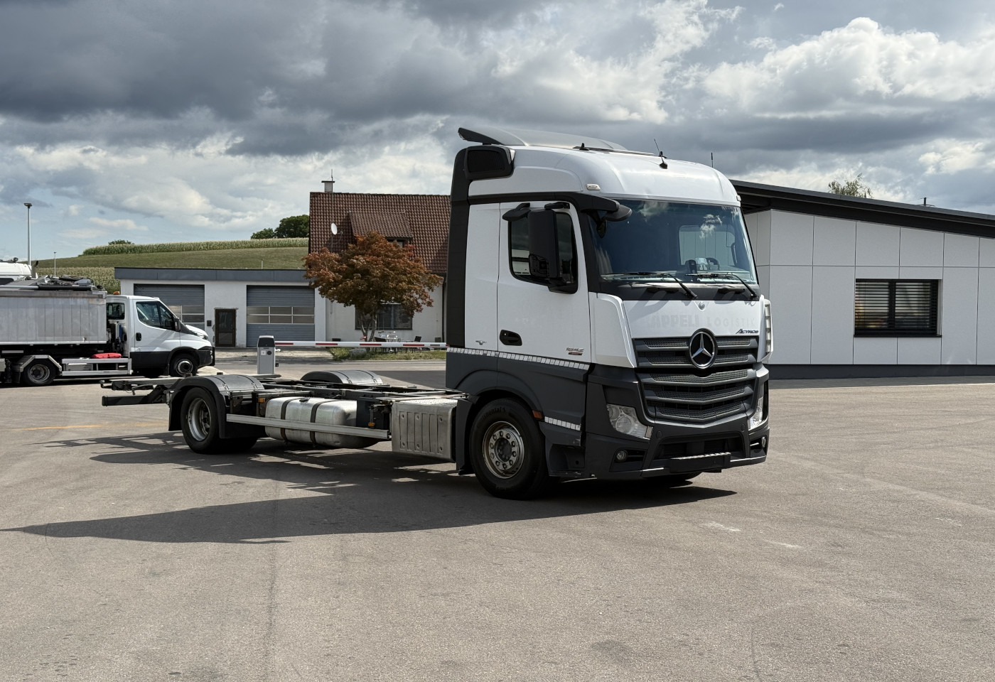 MOTO6625_2987917 vehicle image