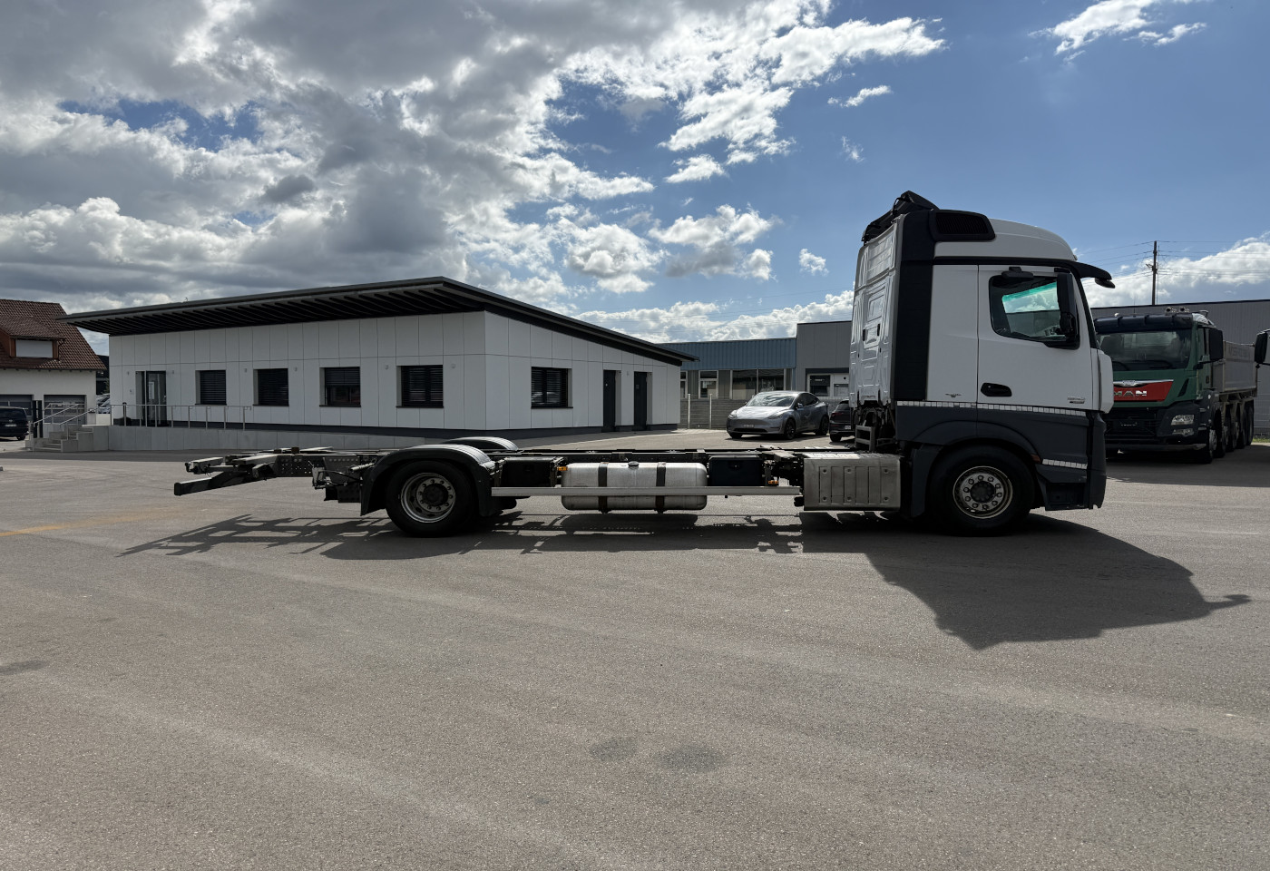 MOTO6625_2987917 vehicle image