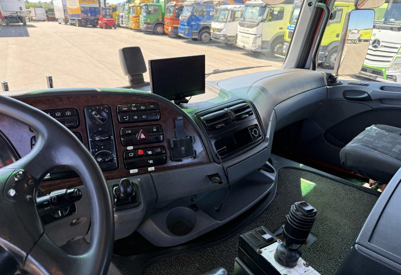 MOTO6625_2988360 vehicle image