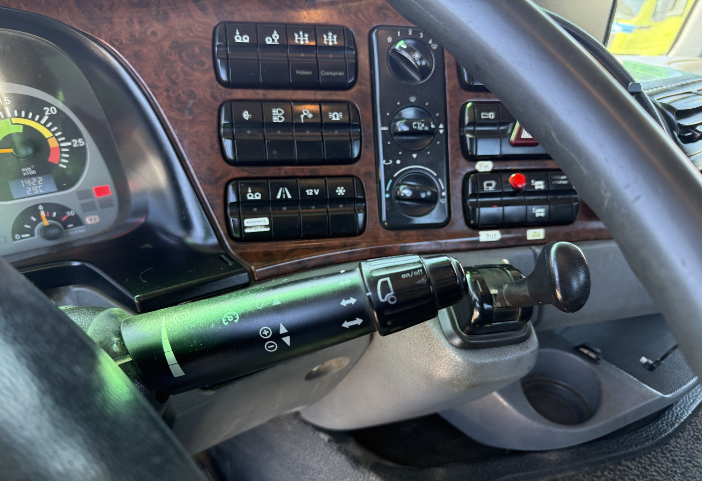 MOTO6625_2988360 vehicle image