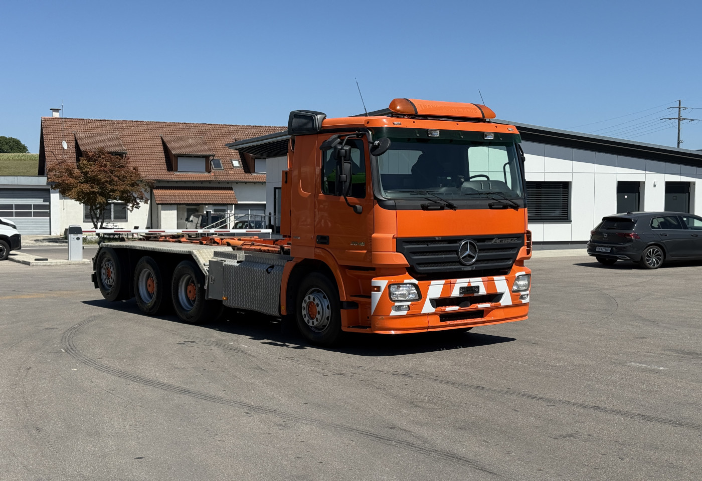 MOTO6625_2988360 vehicle image