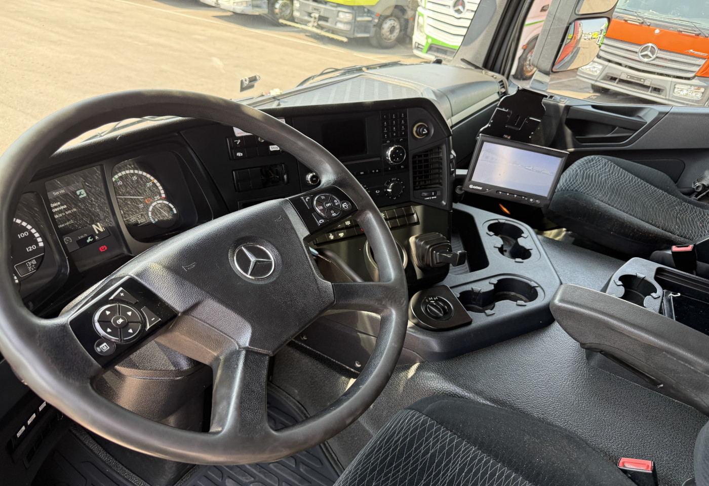 MOTO6625_2992301 vehicle image