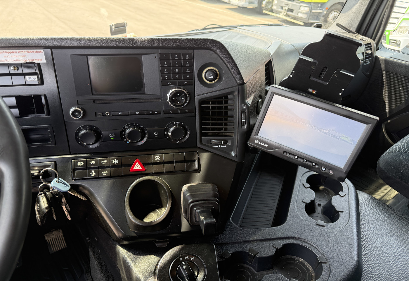 MOTO6625_2992301 vehicle image