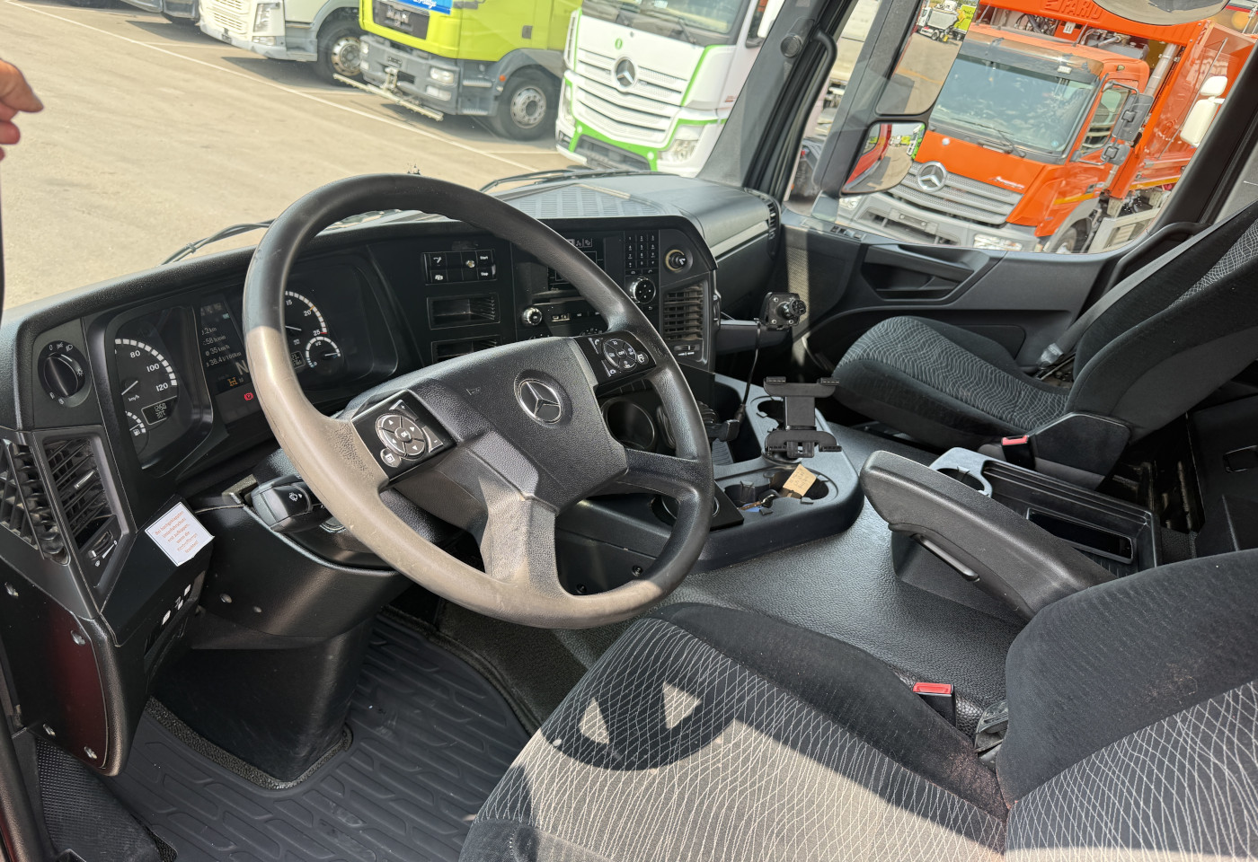 MOTO6625_2992523 vehicle image