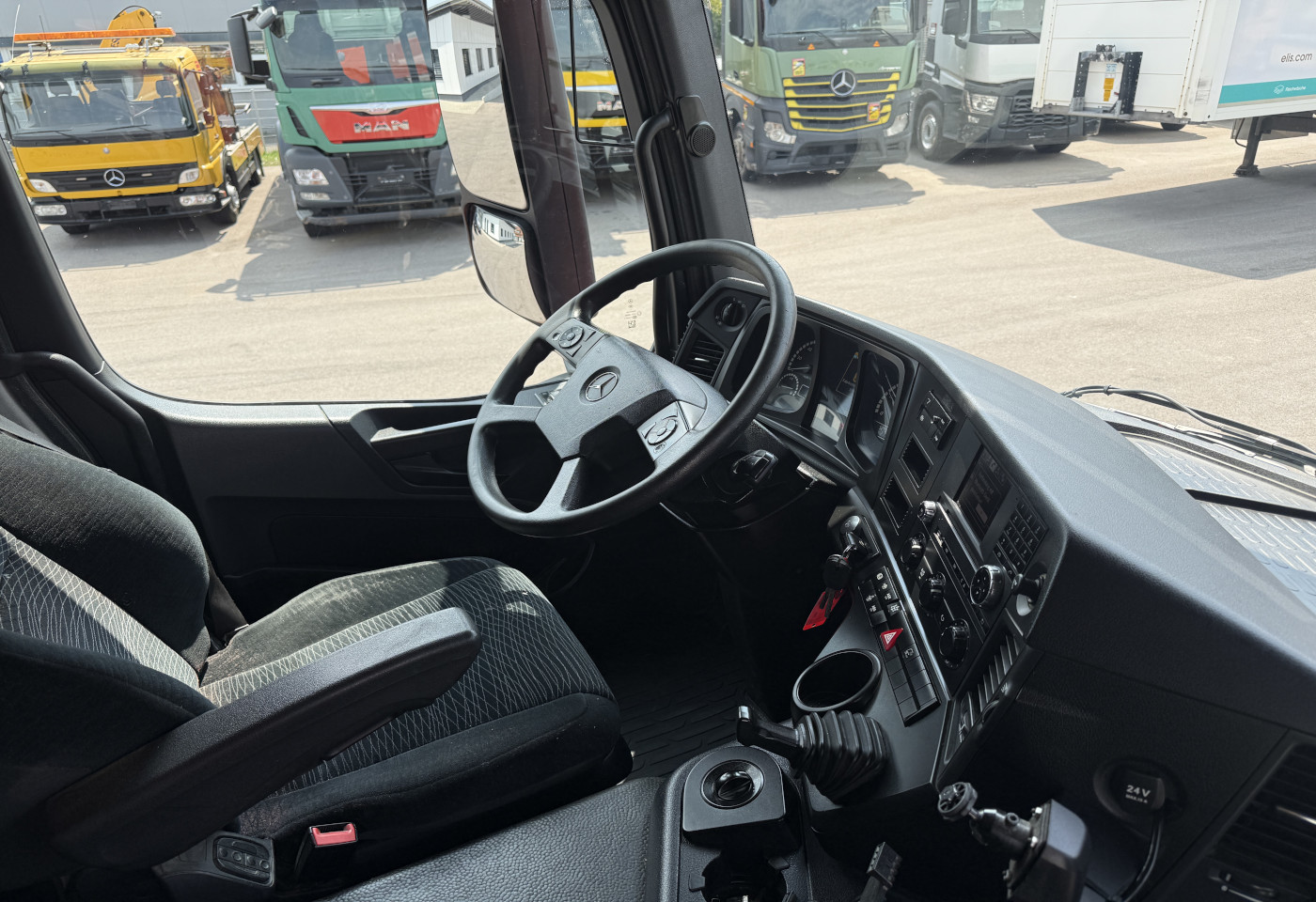 MOTO6625_2992523 vehicle image