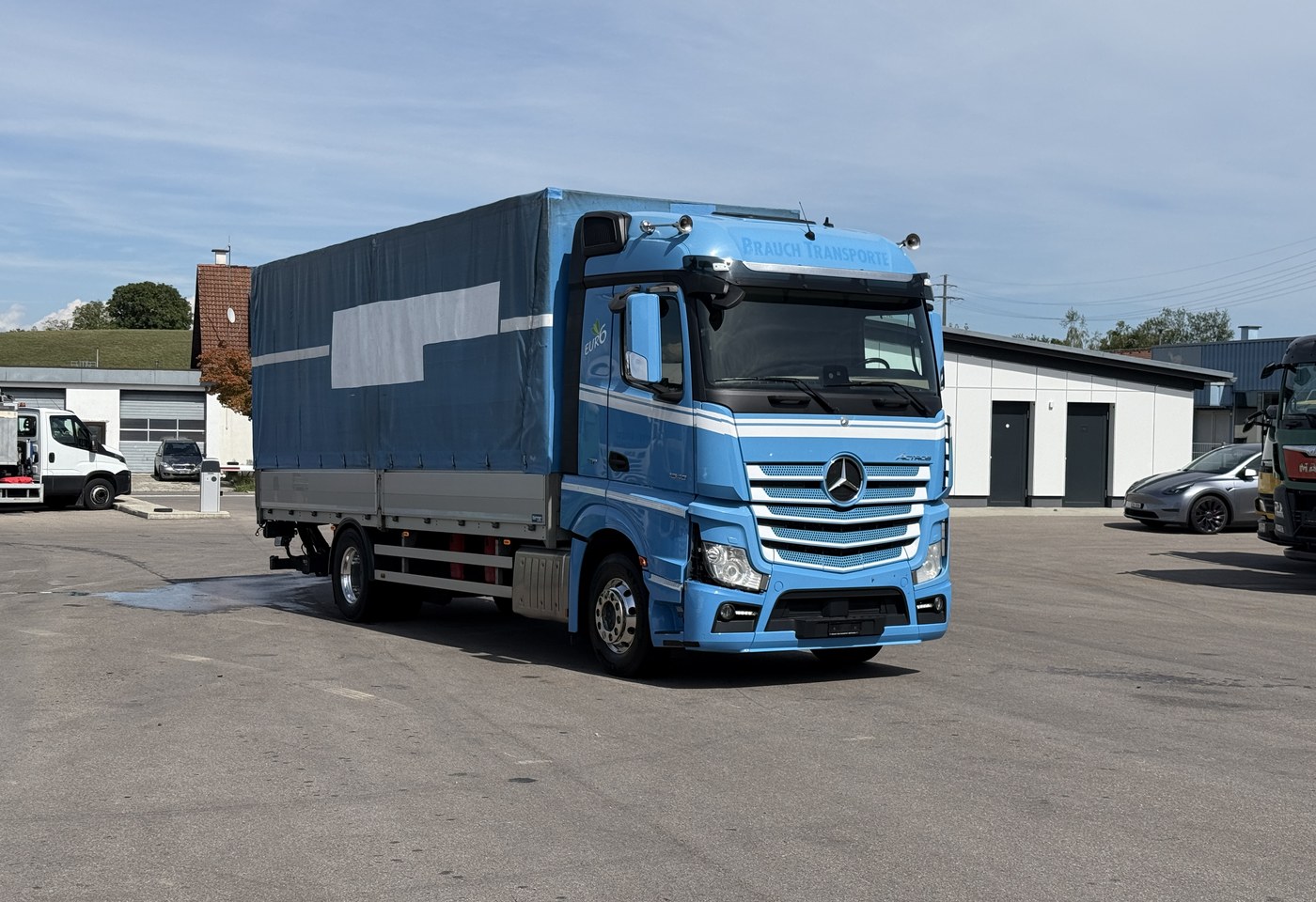 MOTO6625_3021740 vehicle image